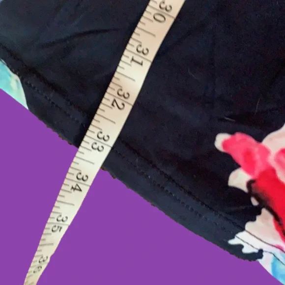 DRESSES - Picture 6 of 9